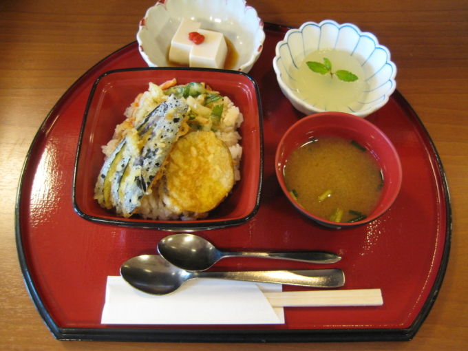 8月　病棟内調理　野菜天丼