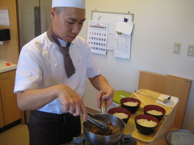 病棟内調理　牛丼