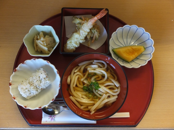 病棟内調理　冷やし天ぷらうどん