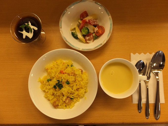病棟内調理カレーピラフ